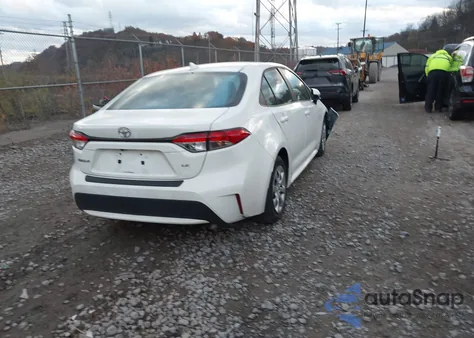 2020 Toyota Corolla Le z USA, uszkodzony, nr VIN 5YFEPRAE2LP101521